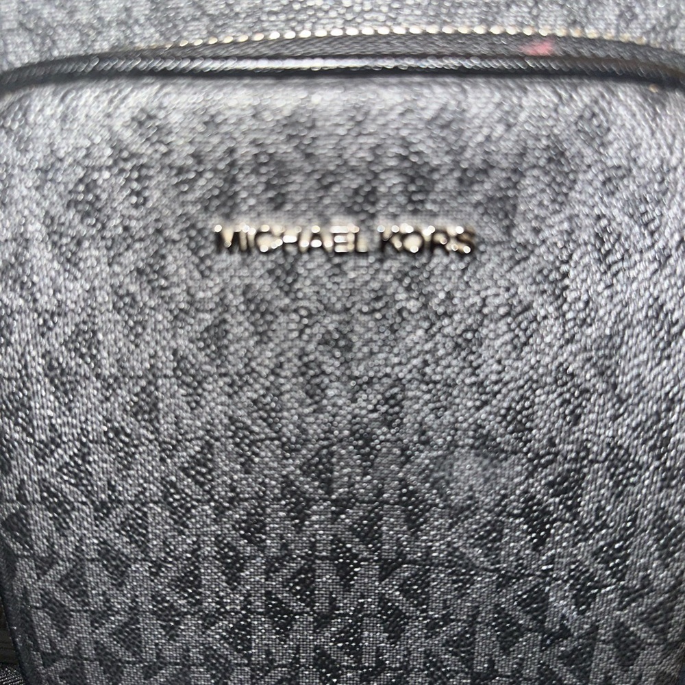 SOLD: Jet Set Travel Medium Logo Crossbody Bag - Picture 4 of 8